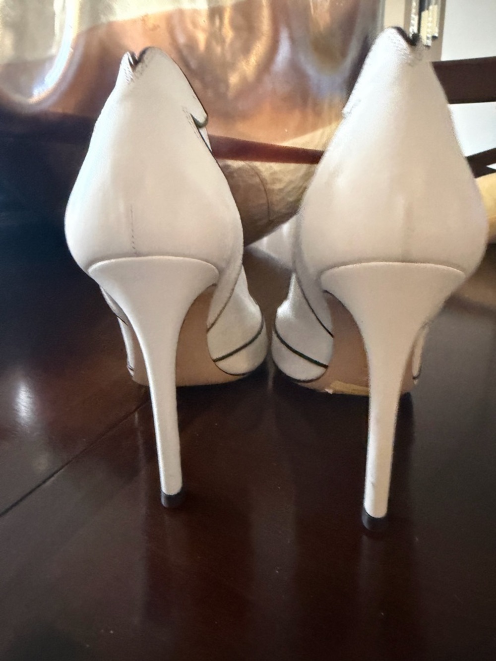 Gianvito Rossi White Scalloped Pointed-Toe Pumps with Black Trim - Picture 3 of 12